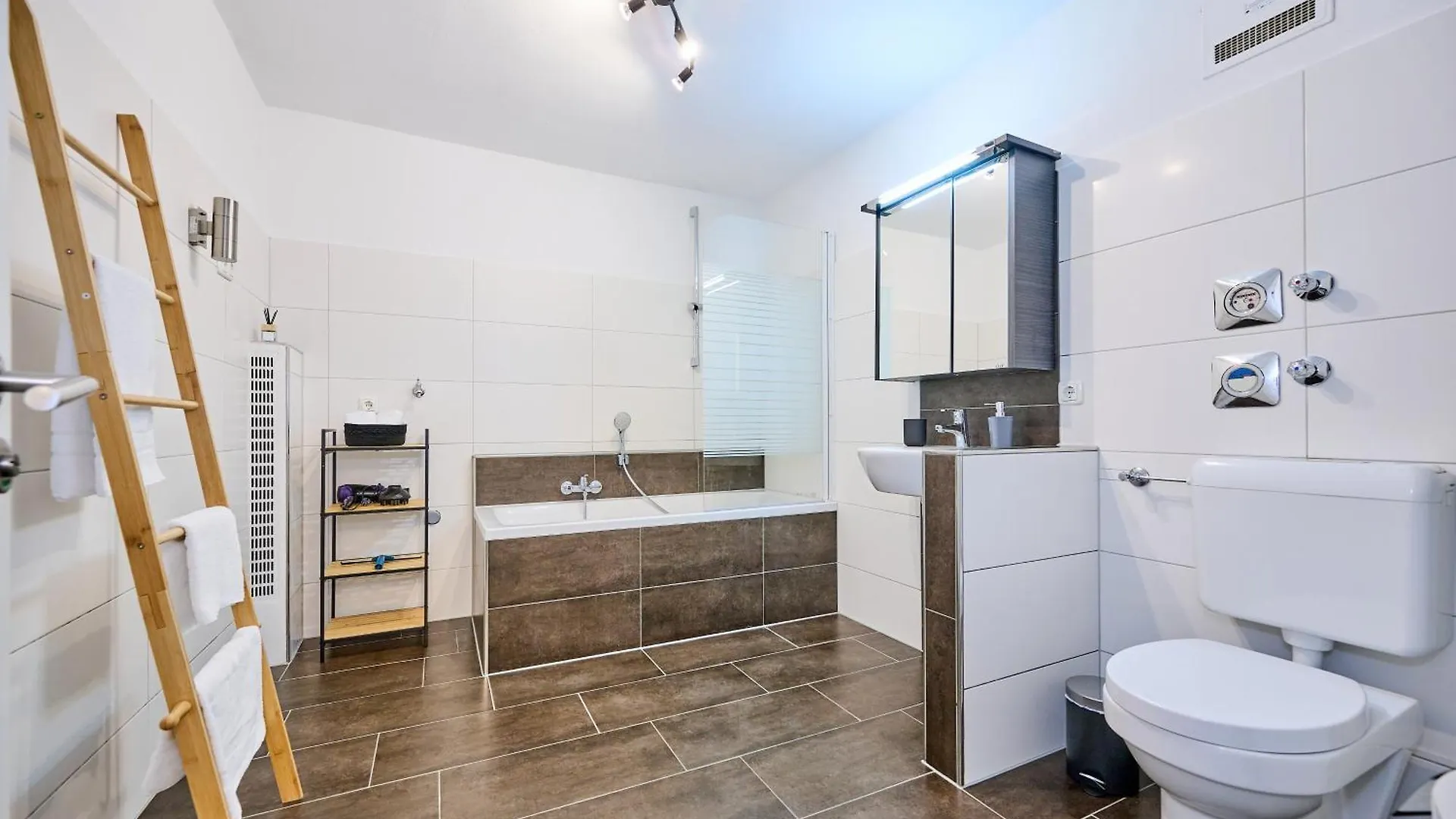 Apartment Apanoxa Homes I Zentral I Geschaefts- Und Monteurswohnung Straubing Germany